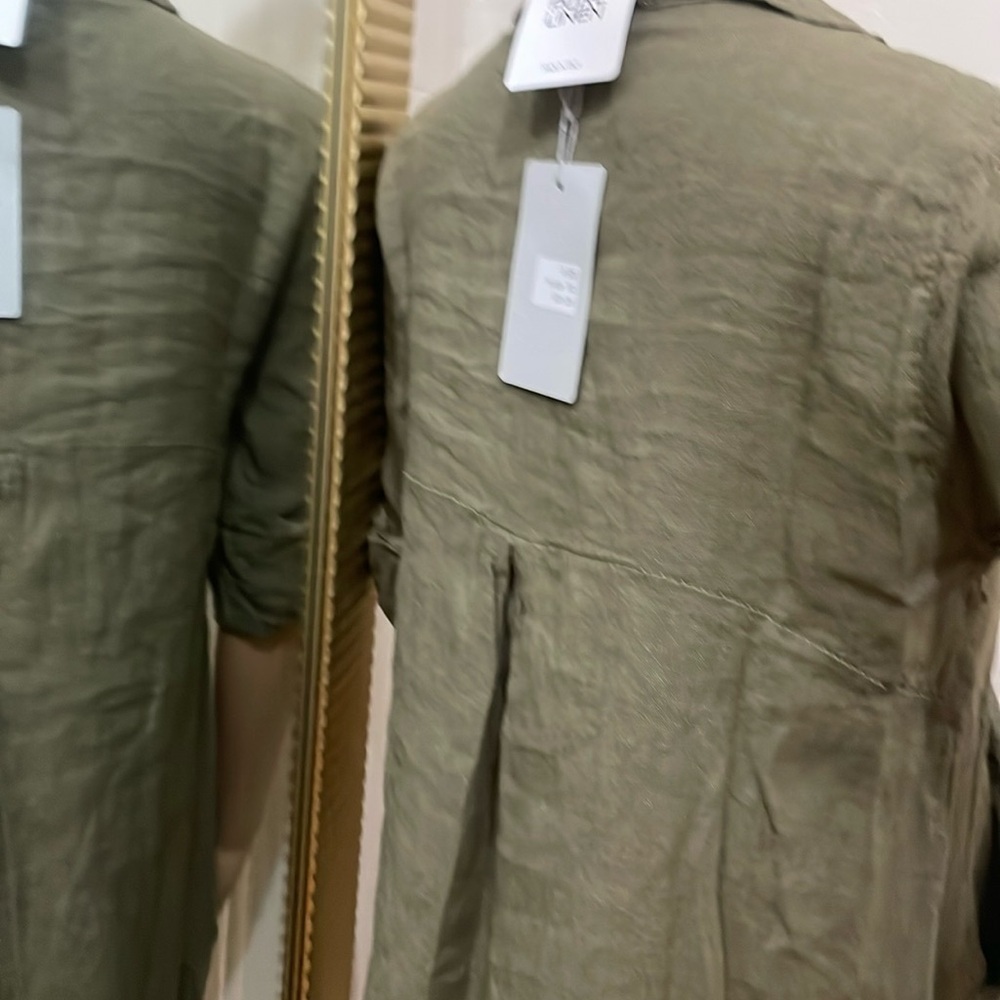 Elena Baldi's Olive Green Linen Shirt - Picture 4 of 12